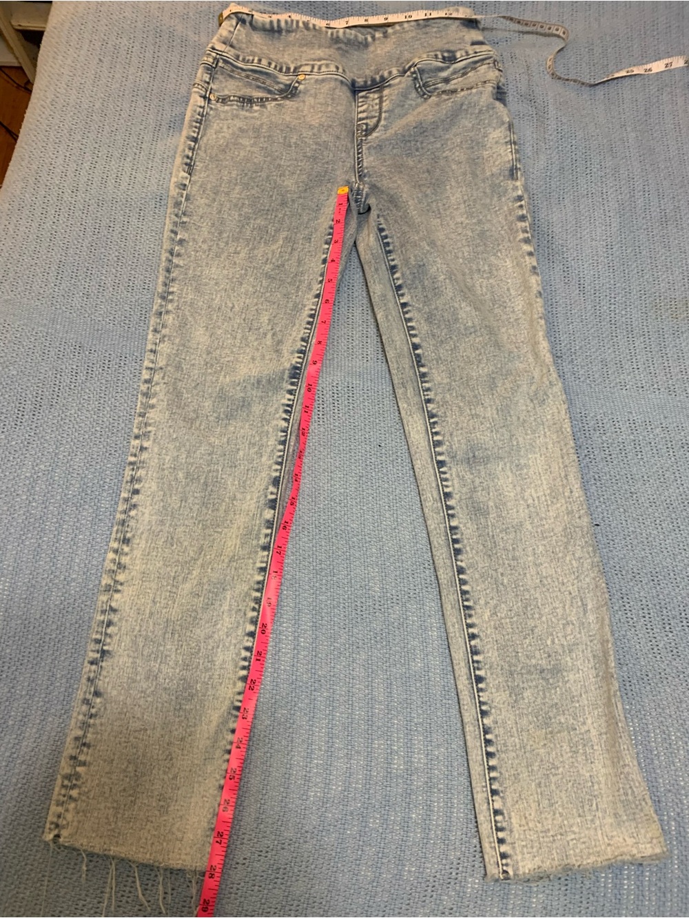 Seven7 Light Acid Wash Skinny Jeans in Faded Blue